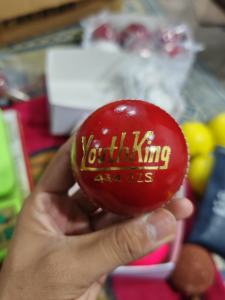 Pelota de críquet roja de cuero cosida a mano, duradera - Product Image 6