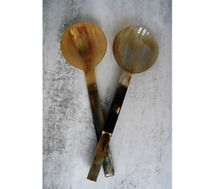 Ensemble de couverts en corne de buffle marron et noir Outils de service en corne légère de luxe uniques pour salade Top vente en Inde 41 - Product Image 1