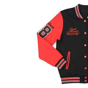 Clark เสื้อแจ็กเก็ตทีมมหาวิทยาลัยแอตแลนตาชุด1988ผ้าโพลีเอสเตอร์/ ผ้าฝ้ายโพลีเอสเตอร์สำหรับฤดูหนาวแบบฉบับดิบเถื่อนกำหนดเองได้ทั้งผู้หญิงและผู้ชาย - Product Image 3