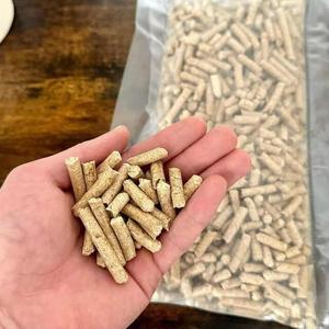 Pellets de Madera Blanda Hechos de Pino, Abeto y Abedul con Combustión Caliente y Fácil Encendido en Venta - Product Image 1