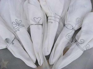 Venta caliente personalizado hecho a mano alfabético de acero inoxidable servilletero anillo boda cena decoración anillo de tejido - Product Image 5