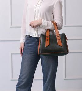 Sac à main en cuir véritable noir et tan pour femme, sac à bandoulière, sac fourre-tout, deux poignées, fermeture à glissière, bandoulière réglable, résistant à l'eau - Product Image 2