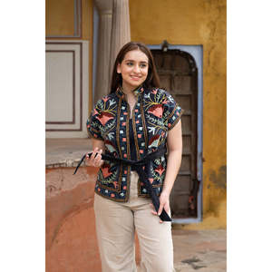 Chaleco Acolchado de Terciopelo Negro Hecho a Mano para Mujer, Prenda Exterior Elegante, Largo o Corto, con Bordado y Decoración Vintage para Primavera/Invierno - Product Image 4