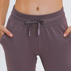 Pantalons de survêtement 100% coton de haute qualité pour femmes pantalons de survêtement de couleur personnalisée avec fermeture à la taille élastique Style ample pour l'été OEM - Product Image 4