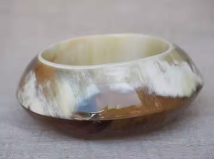 Pulsera elástica artesanal para niñas, brazaletes con cuentas de concha de cuerno natural de Crescent Crafts - Product Image 4