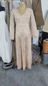 ชุดเดรสราตรีผ้าซาตินโรแมนติกพร้อมชุดเดรสคอวีปักเลื่อมประดับด้วยลูกปัดตกแต่งด้วยผ้าลูกไม้แขนยาวขอบเอว - Product Image 4