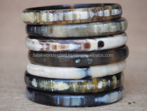 Nuevo Diseño, Brazalete Moderno de Cuerno de Buey Natural Hecho a Mano en Blanco y Negro con Laca Dorada de Falak World Export para Desfile de Moda - Product Image 3