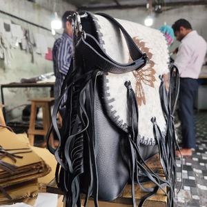 Sac en cuir de vachette occidental en relief au laser sac à bandoulière en cuir de fourrure avec sangle d'outillage à la main sac à main de qualité supérieure sac à pompon - Product Image 4