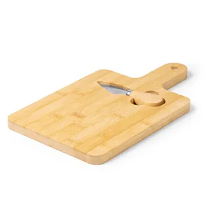 Tagliere Personalizzato in Legno Chertan con Utensili per Formaggio e Gadget - Product Image 1
