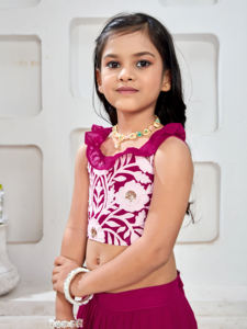 Ensemble Lehenga Choli ethnique pour filles Shoryam Fashion, magnifique Ghagra Choli rose Rani à motifs floraux, bord festonné, détails en sequins, pour les fêtes - Product Image 6