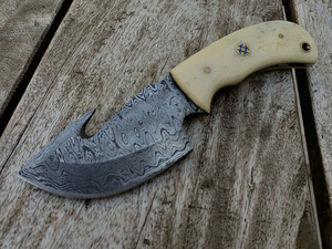 Cuchillo de caza Skinner de hoja de acero de Damasco hecho a mano con mango de hueso personalizable para proyectos de bricolaje OEM y Camping. - Product Image 5