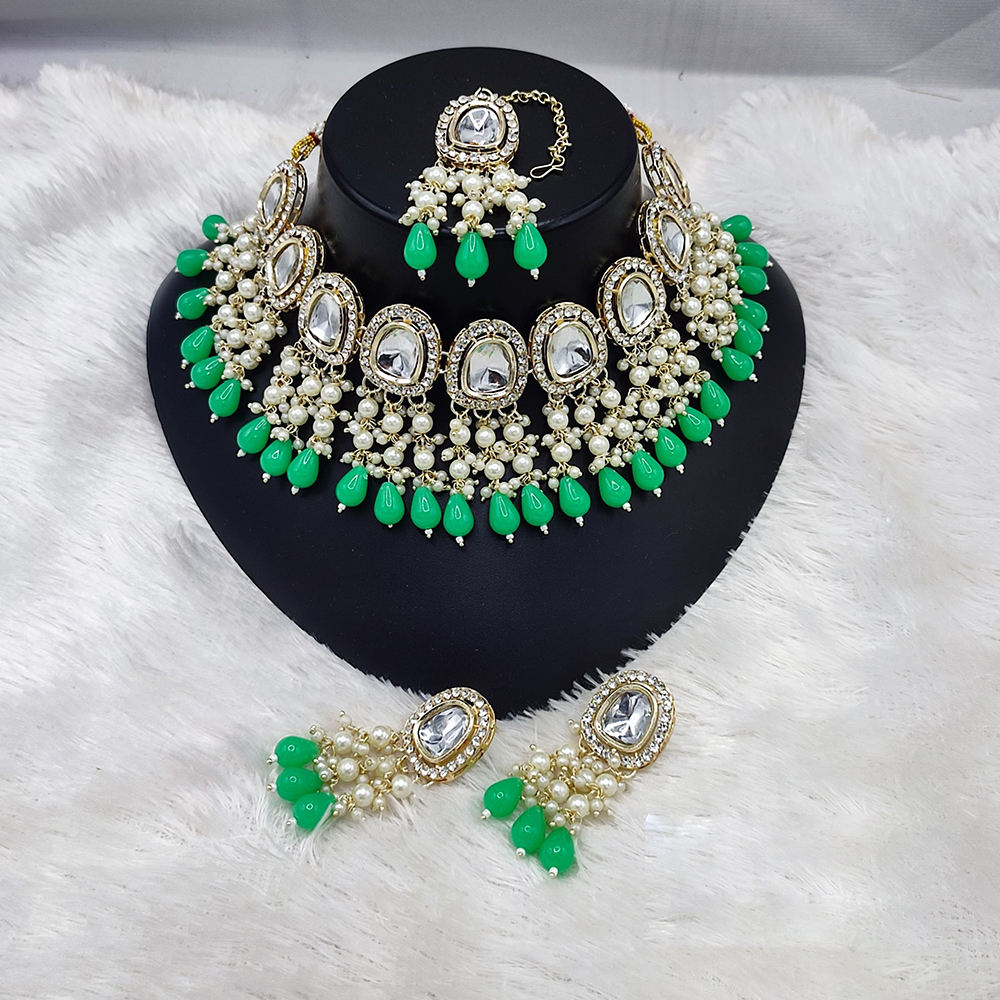 สีเขียวอ่อน