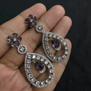 Pendiente indio de diseño exclusivo ligero con diamante americano para mujer, para fiesta, fiesta de moda para mujer - Product Image 1