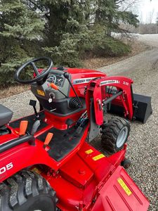 second Hand Farm MASSEY FERGUSON GC1725M with Small Mini Compact Agricultural Equipment <b>Machinery</b> Loader - Product Image 5
