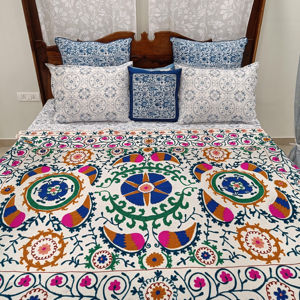 Cubrecama de Algodón 100%, Color Brillante, Bordado Aari, Estilo Kantha, Diseño Floral, Hecho a Mano - Product Image 1