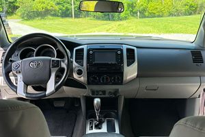 Toyota Tacoma TRD Off-Road Double Cab 4x4 V6 d'occasion en excellent état, modèle 2015 - Product Image 1