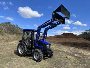 Chargeur frontal de tracteur Premium Lov-ol TB754 4x4 avec godet 4 en 1 pour pompe moteur, équipement agricole fiable pour le travail sur le terrain - Product Image 4