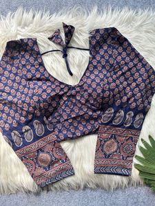 Blouse prête-à-porter en coton double imprimé Ajrakh, entièrement cousue, à manches longues - Product Image 3