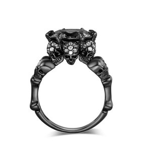 Bague Jeulia en argent sterling noir à coupe ronde avec crâne - Bijou tendance style hip-hop en acier inoxydable pour anniversaire - Product Image 1