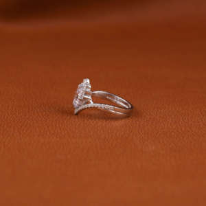 Anillo de compromiso de diamante cultivado en laboratorio con corte redondo 14KT chapado en oro sólido IGI certificado-Su regalo perfecto para cumpleaños - Product Image 2