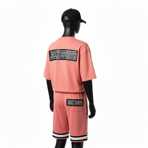 ชุดเซ็ตเสื้อยืดแขนสั้นผ้าคอตตอนโพลีเอสเตอร์คุณภาพสูง 250 GSM ระบายอากาศได้ดี สีชมพู พร้อมโลโก้แบบรีดร้อน ชุดเซ็ตวิ่งออกกำลังกายสำหรับผู้ชาย - Product Image 5