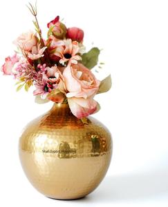 Florero de metal martillado en color dorado brillante para mesa de hogar y oficina, maceta decorativa hecha a mano con forma de brote - Product Image 3