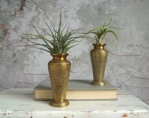 Florero decorativo Florero de acabado antiguo de metal de latón pulido brillante por decor Impex - Product Image 2