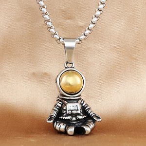 Yunnique – pendentif astronaute en acier titane pour femmes, collier unique, Punk, rétro, tendance, à la mode, 280729 - Product Image 4