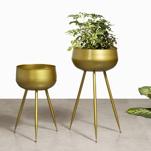 Jardinières en métal de haute qualité rehaussent votre espace avec des designs tendance jardinières suspendues pour balcon salon - Product Image 1