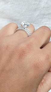 Anillo de lujo de oro amarillo de 14K para mujer, Diamante de corte cultivado en laboratorio de 5,28 quilates, joyería fina de 3 bandas, Diamante Mantra certificado IGI - Product Image 2