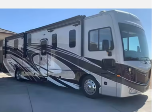 Vente en gros de camping-cars d'occasion Fleetwood Pace Arrow 40 pieds, couleur personnalisable, faible kilométrage, intérieur spacieux en aluminium et acier. - Product Image 4