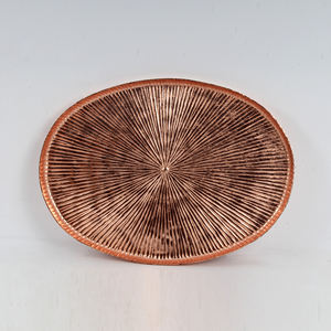 Bandeja de servicio chapada en oro de aluminio de diseño martillado con bandeja de servicio de contorno de diseñador sin asas - Product Image 4