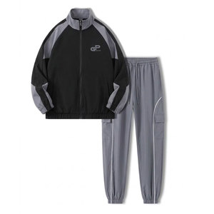 Survêtement rétro pour homme, idéal pour un style décontracté et streetwear, avec tissu respirant et coupe confortable pour l'été. - Product Image 1