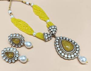 Boucles d'oreilles en plaqué or antique collier Polki de créateur pour les célébrations de mariage en laiton fait à la main pour les fiançailles - Product Image 1