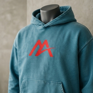 เสื้อฮู้ดดี้ผู้ชาย MATTIERA สีฟ้าอมเขียวแบบวอช พร้อมโลโก้สีแดง ผ้าฟลีซ สไตล์สตรีทแวร์ลำลอง เสื้อฮู้ดแบบมีฮู้ด สั่งทำได้ ขายส่ง OEM Appa - Product Image 6