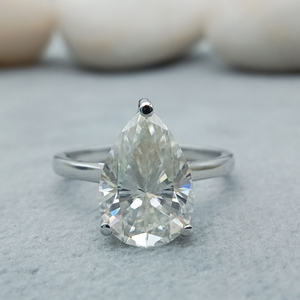 รับประกันความพึงพอใจ100% เครื่องประดับแฟนซีแบบกำหนดเอง10K ทองหมั้นลูกแพร์เพชร VVS Moissanite แหวนแต่งงาน - Product Image 1