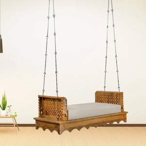 Gỗ rắn <span class=keywords><strong>jharokha</strong></span> truyền thống, 2 chỗ ngồi bằng gỗ màu nâu và trắng đơn giản. Xích đu cho không gian trong nhà và ngoài trời - Product Image 1