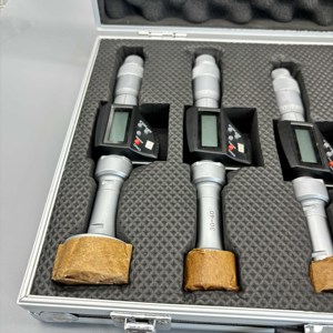 Micrometro Digitale a 3 Punti per Interni 20-50mm 0.01mm per Misurazioni di Grandi Diametri - Product Image 3