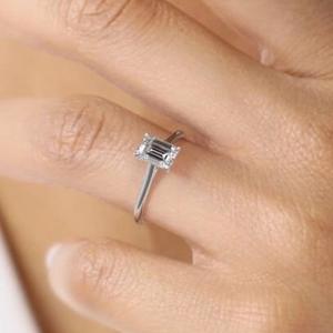 Bague de fiançailles en or blanc massif 14K taille émeraude diamant cultivé en laboratoire certifié IGI 5x7 bague de promesse bijoux créés en laboratoire - Product Image 1