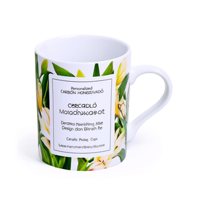 Mug en céramique personnalisé avec motif de chèvrefeuille, article de merchandising sur mesure - Product Image 2