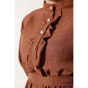 Robe en lin à volants Marron - Product Image 1