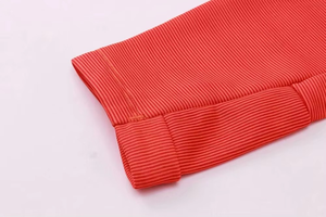 2025ชุดวอร์มทีมฟุตบอลดีไซน์สีแดงเสื้อระบายอากาศได้ยอดนิยมสำหรับกีฬาฤดูร้อนและชุดวอร์มมีสไตล์ - Product Image 6