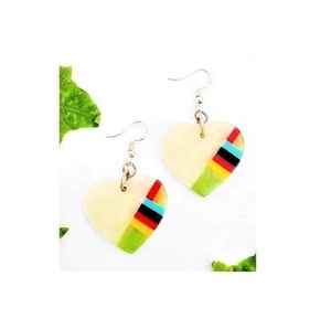 ต่างหูรูปหัวใจประดับเรซิ่นใหม่ ชุบทอง 18K เหมาะสำหรับงานแต่งงาน อะคริลิก ลูไซต์ เครื่องประดับผู้หญิง งานฝีมือคุณภาพ - Product Image 6