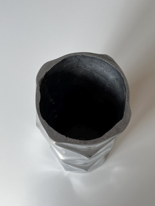 Florero de aluminio fundido hecho a mano, alfombrilla de lados irregulares con acabado de pulido de espejo para decoración del hogar, maceta de boda, decoración del hogar - Product Image 3