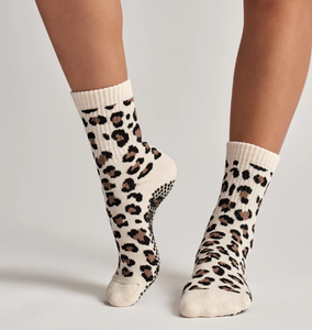 Calcetines Personalizados con Diseño de Leopardo para Pilates, Color Beige - Product Image 6