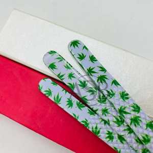 แหนบดัดขนตาสีแดงทองโค้ง พร้อมหัวรูปหัวใจ สแตนเลสสตีล ปรับแต่งโลโก้ได้ กันเหงื่อ บริการ OEM - Product Image 2