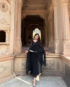 Salwar Kameez Étnico Indio de Diseño para Mujer, Estilo Algodón Georgette Sintético con Capas y Volantes, Grabado, de Secado Rápido, para Bodas y Fiestas - Product Image 4