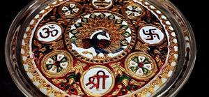 Pooja thali indien décoratif en acier inoxydable pour Holi Diwali traditionnel Meenakari paon Design Aarti thali Temple décor - Product Image 5