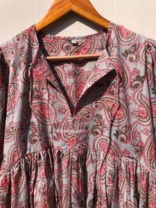 Vestido Midi de Gasa de Algodón para Mujer, Cuello Profundo, Estampado Floral Hecho a Mano, Mercado Mayorista al Mejor Precio - Product Image 3