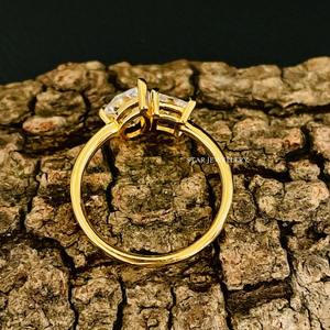 Anillos de compromiso de oro macizo Princesa y pera CVD diamante Toi Et Moi de 14K. Anillo de compromiso diamante corte princesa y pera - Product Image 5